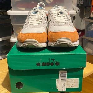 Diadora N.9002; size 11